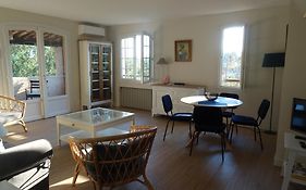 Appartement spacieux avec terrasses, jardin et piscine